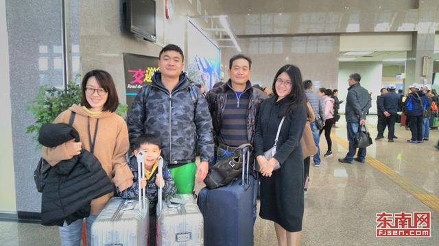 福建“海空雙拼”送臺(tái)胞回家 圍爐 有你真好！