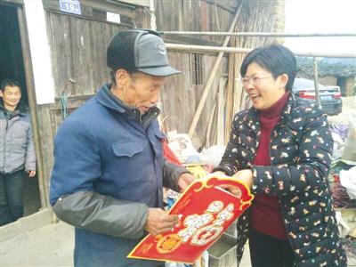 武夷山：訪建檔立卡計生貧困戶 贈慰問金