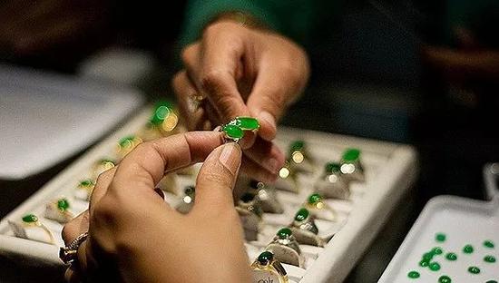 購物店老板、地接社、國內旅行社、生產廠商，共同構成了利潤驚人的越南旅游購物利益鏈條。