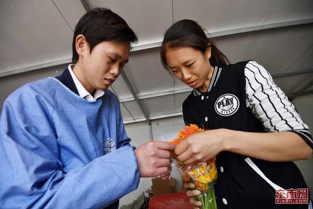 龍巖大學生舍棄高薪回農村種花 帶動貧困戶增收