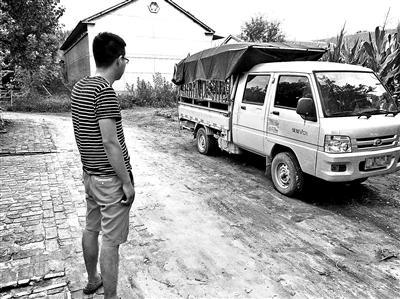 崔靖祥去世后不久，賣瓜開的車被兒子賣掉了，兒子說不愿意家人再看到傷心 攝影/本報記者 付垚 圖片來源：北京青年報