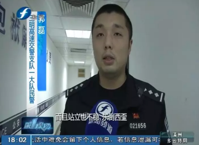 三明一男子駕車撞上高速護(hù)欄 車中繼續(xù)呼呼大睡