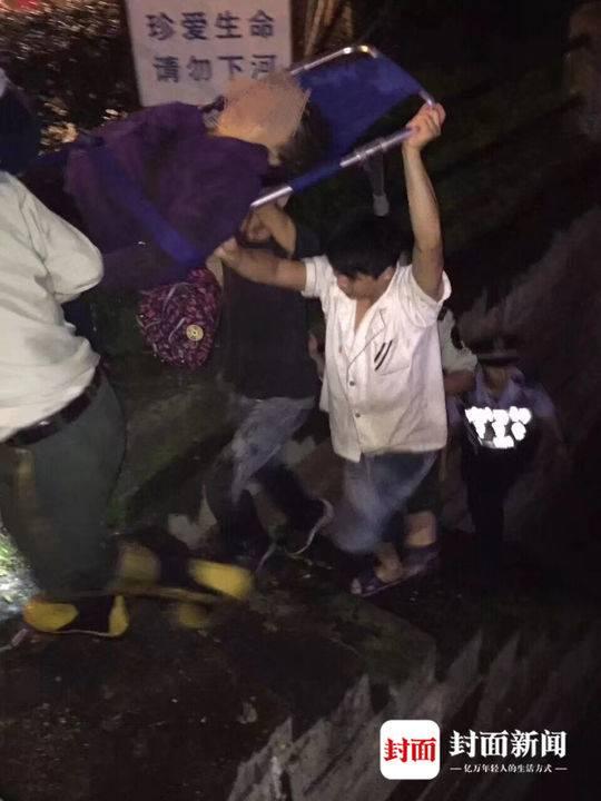 當晚餐館工作人員參與救人