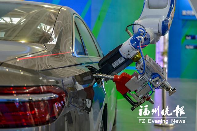 首屆數(shù)字中國(guó)建設(shè)峰會(huì)云集前沿?cái)?shù)字科技 未來(lái)感滿滿