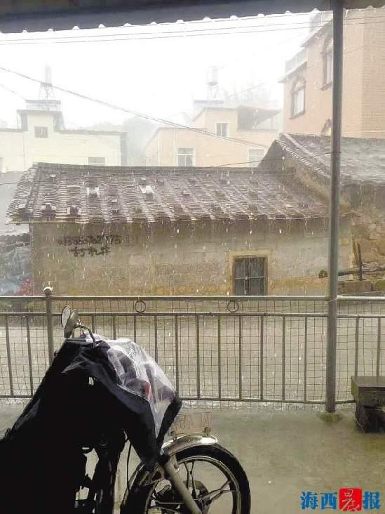 隆隆春雷過后同安降起冰雹 專家稱難以預測