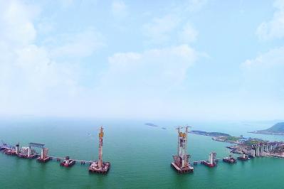 平潭海峽公鐵兩用大橋首個航道橋主塔封頂