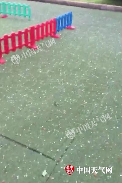 暴雨冰雹齊襲福建 氣溫降幅明顯
