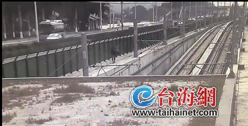 老人為圖方便闖進廈門地鐵軌行區 被處以治安處罰