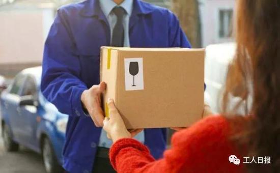 快遞實(shí)名制是指寄件人需要出示身份證、登記個(gè)人信息，已于2015年底正式推行。