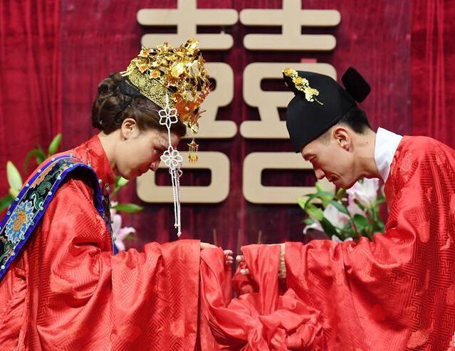 臺灣:漢服婚禮展示中華傳統文化