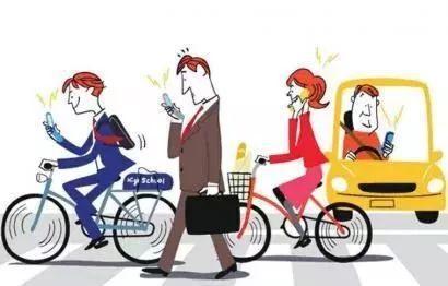 不管是在做什么，總是手機不離手