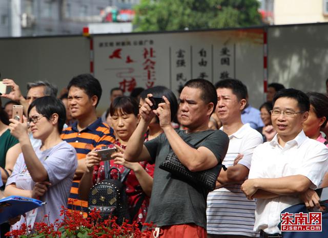 福建20萬余人今日參加高考 首批“00后”成主力