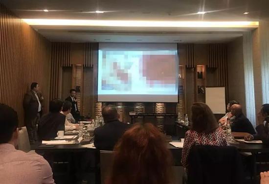 在全球胸外科領域的研討會上，專家們討論徐女士的病情