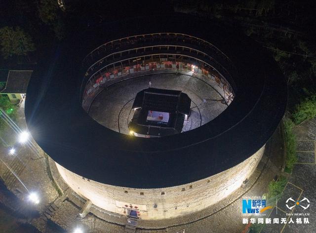 【“飛閱”中國】土樓之夜