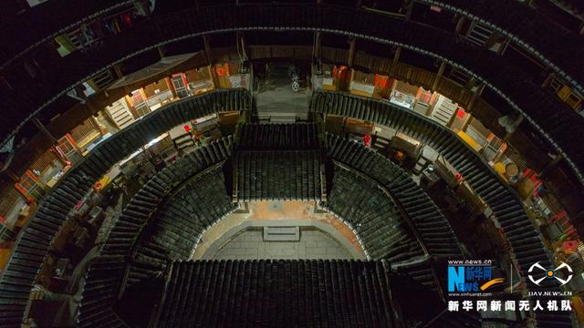 【“飛閱”中國】土樓之夜