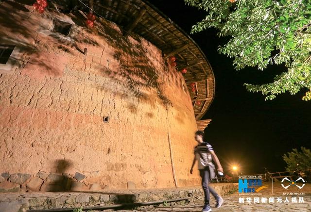 【“飛閱”中國】土樓之夜