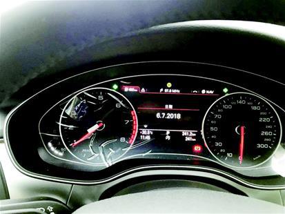 圖為奧迪車儀表盤上顯示故障報警