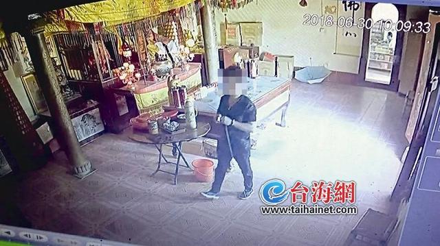 男子用雙面膠頻偷寺廟香油錢 落網后竟稱：無聊想找些刺激