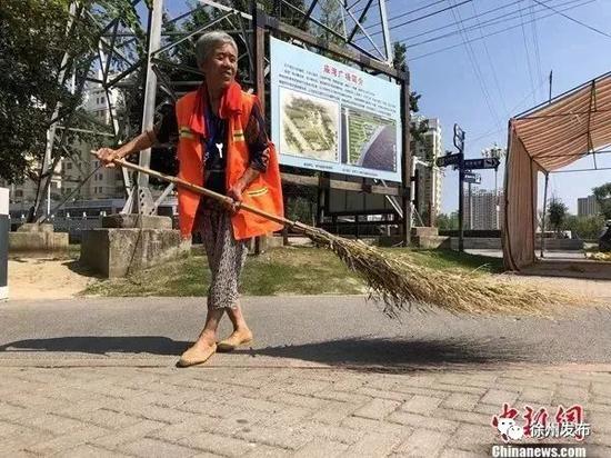 忙碌的環衛工人。