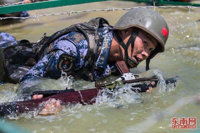 “國(guó)際軍事比賽-2018”海上登陸賽求生賽 中國(guó)參賽隊(duì)獲團(tuán)體第一