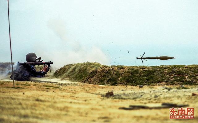 “國(guó)際軍事比賽-2018”海上登陸賽求生賽 中國(guó)參賽隊(duì)獲團(tuán)體第一