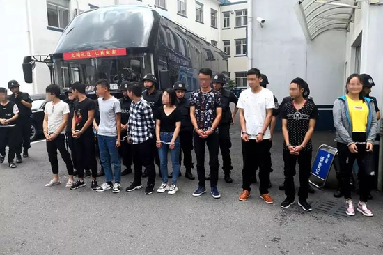 56歲大媽冒充20多歲打工妹親熱叫老公 騙小伙紅包