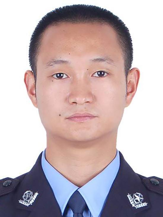 犧牲的所長(zhǎng)王濤。 仁壽縣公安局 供圖