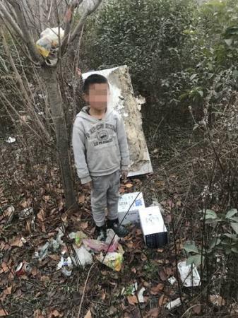 去年年末，亮亮在指認(rèn)現(xiàn)場(chǎng)