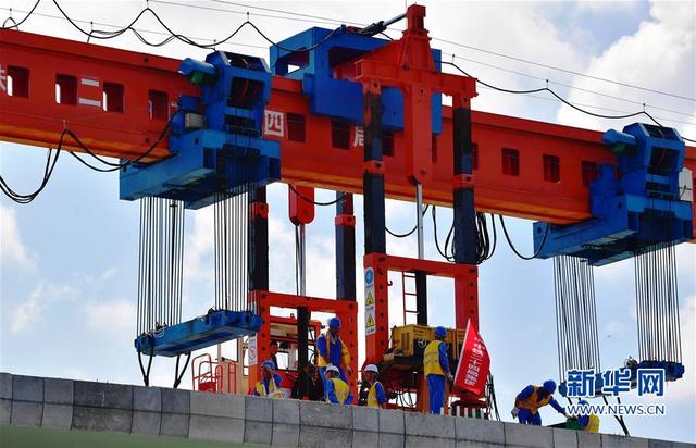 （經(jīng)濟(jì)）（1）福平鐵路正式進(jìn)入鋪架階段