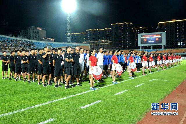 福建晉江：12支國內高校足球隊角逐綠茵場【組圖】