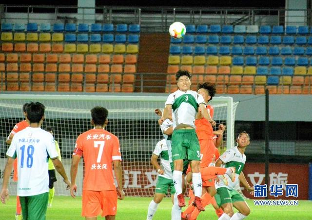 福建晉江：12支國內高校足球隊角逐綠茵場【組圖】