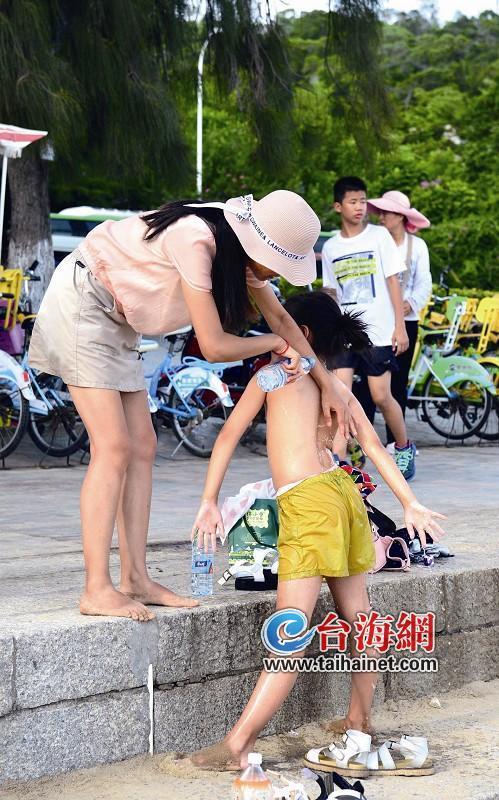 沖澡難！來廈游客呼吁環島路海邊增設公共淋浴設施