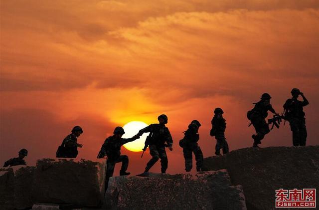 泉州海岸線上的女哨兵們：花樣青春守家園 