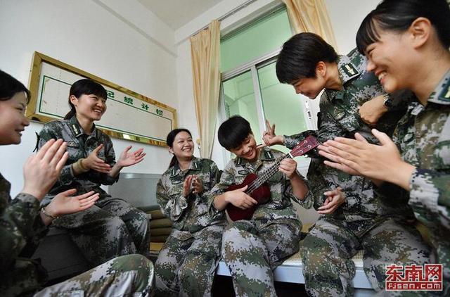 泉州海岸線上的女哨兵們：花樣青春守家園 