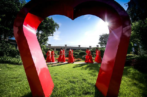 資料圖：8月17日，河北省武安市舉辦集體婚禮。新華社記者 王曉 攝