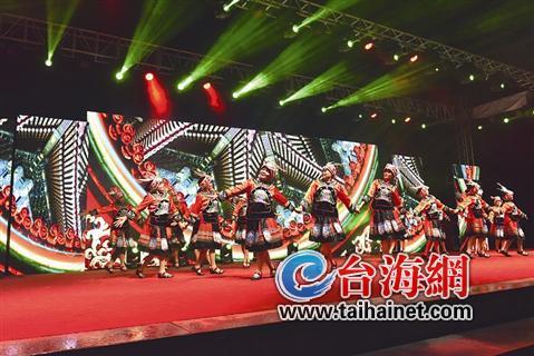 全閩共舞很歡樂(lè) 中老年人展風(fēng)采