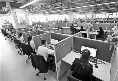 專業(yè)客服公司中客服專員的應(yīng)聘門檻并不高 供圖/視覺中國