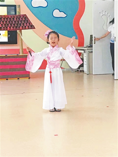 出事前的宋馨是個活潑愛笑的姑娘