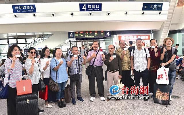 廈門進(jìn)港列車始發(fā) 市民游客紛紛“打卡”嘗鮮