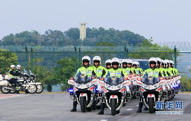 酷！廈門騎警新亮相 花式表演展示風采 