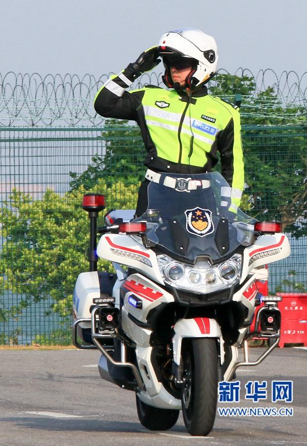 酷！廈門騎警新亮相 花式表演展示風采 