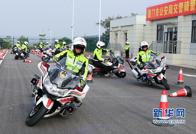 酷！廈門騎警新亮相 花式表演展示風采 