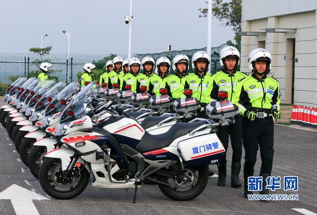 酷！廈門騎警新亮相 花式表演展示風采 