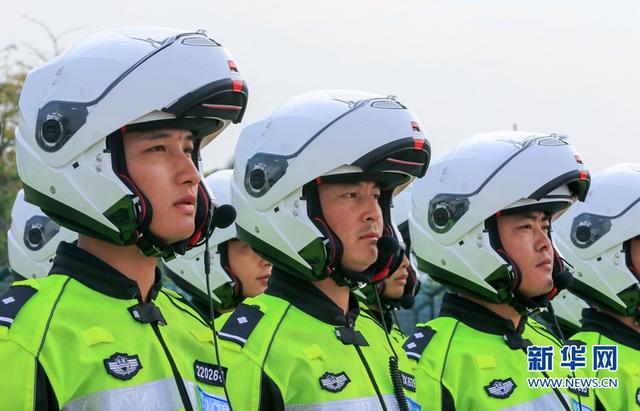 酷！廈門騎警新亮相 花式表演展示風采 