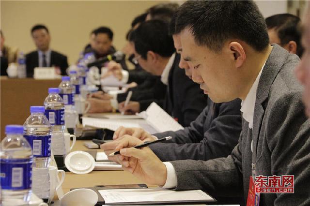 福建省政協(xié)委員熱議科技創(chuàng)新助推企業(yè)發(fā)展