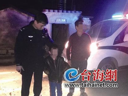 龍海9歲男孩半夜在馬路上行走 民警趕到現場