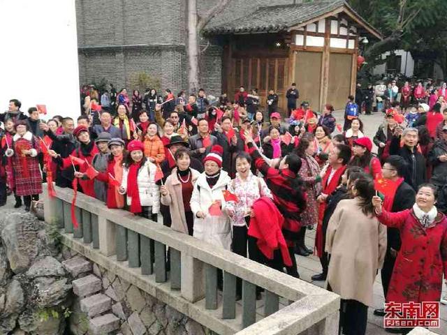 福州朱紫坊上演歌舞快閃“福”味濃