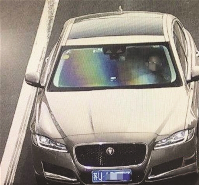 10歲男孩偷開(kāi)爸爸車(chē) 高速上行駛250公里