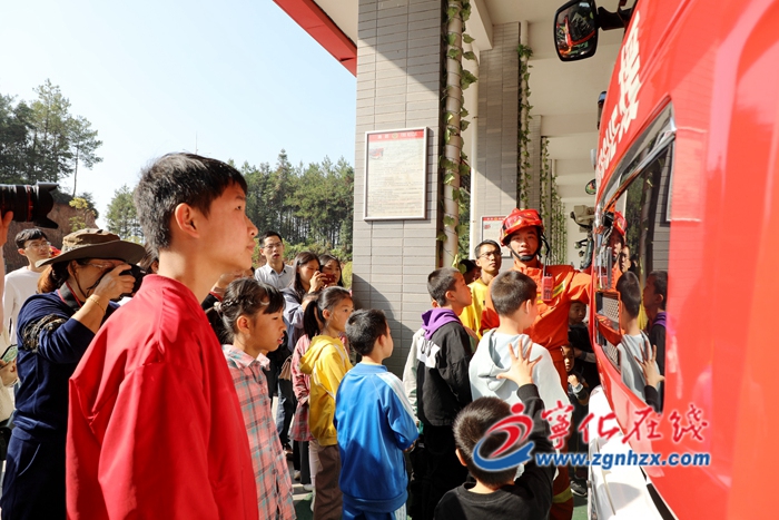 寧化近百名網友走進消防大隊，零距離感受消防訓練