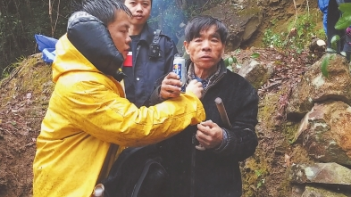 3名人員被困深山 寧德周寧消防聯(lián)合將其救出